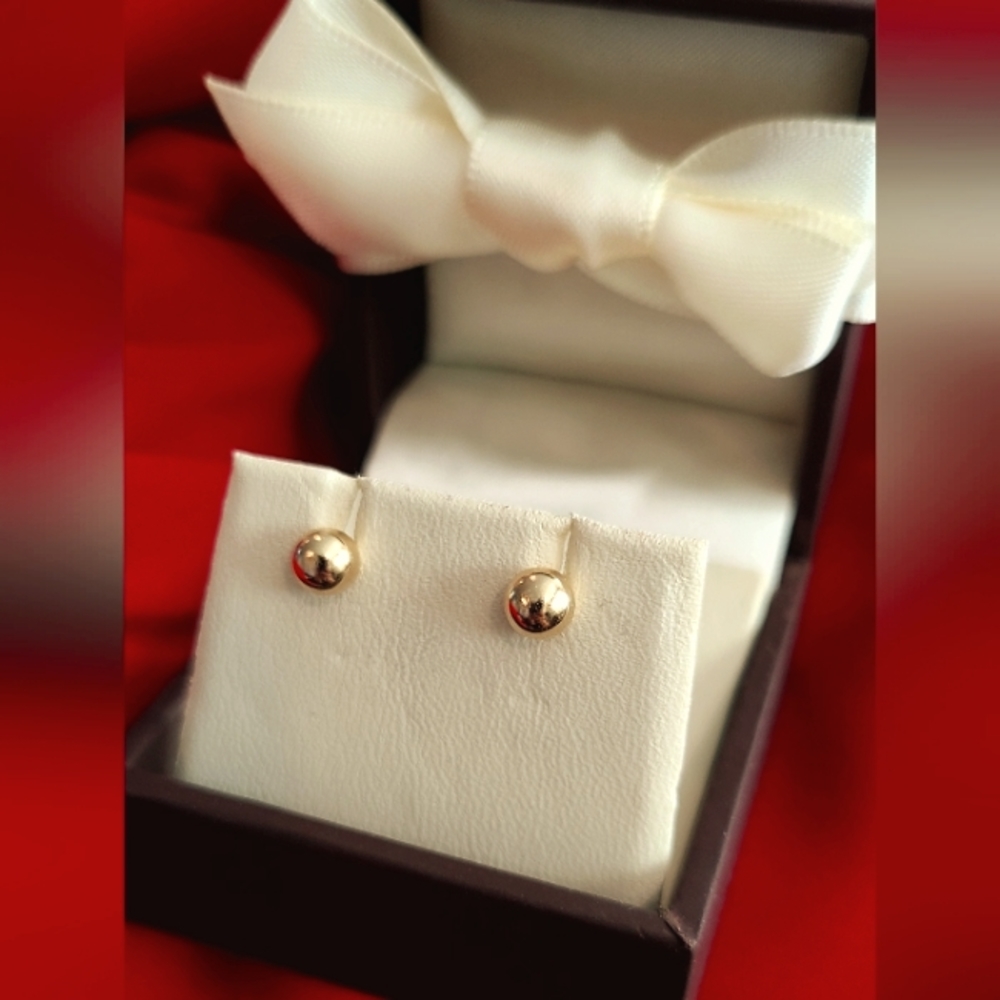 14k solid, 6mm gold studs with screw back